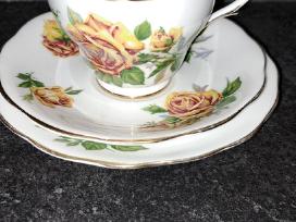 Puikus porceliano Royal Standart trio