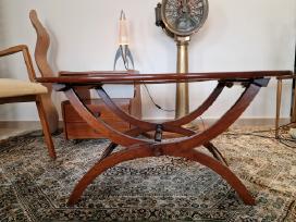 Vintažinis mid century raudonmedžio staliukas