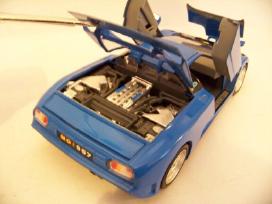 Modeliukas: Buggati eb 110 1:18 burago