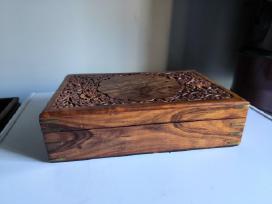 Kietmedžio drožinėta dėžutė 30x20x8 cm