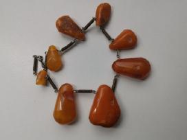 Gintarinė apyrankė.