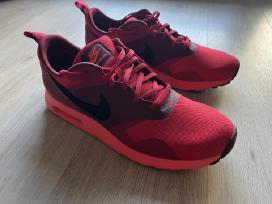 Nike raudoni batai