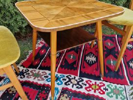 Vintažinis mid century riešutmedž. kavos staliukas