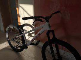 Naujai surinktas custom build dirt jump, MTB BMX