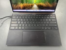 Asus Zenbook Ux393e su garantija