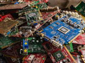 Brangiai superkame elektronikos plokštes, metalus