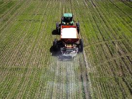 Agro paslaugos barstome trašas, purškiame laukus.0
