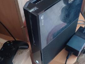 Xbox One su daug zaidimu.