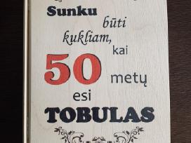 Natūralios spalvos medinė dovanų dėžutė