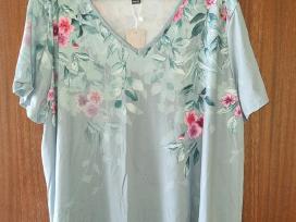 Vasarinė žalsva gėlėta palaidinė (plus size)