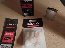 Zippo su priedais