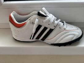 Adidas futbolo bateliai