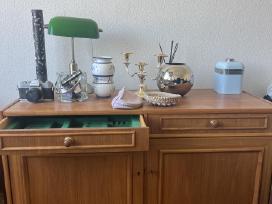 Mid century medine komoda su viduje zaliu veliuru