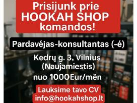 Pardavėjas Kaljanų parduotuvėje 1000€ į rankas.