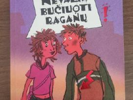 Hortense Ullrich "Nevalia bučiuoti raganų"