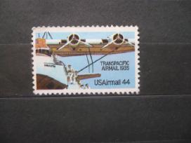 1985m. Pašto siuntų krovimas į „China Clipper“ Mhn