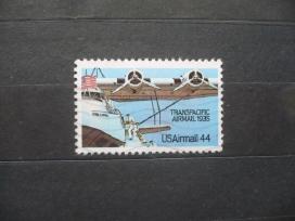1985 m. Pašto siuntų krovimas į „China Clipper“