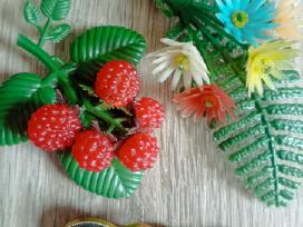 2 plastmasinės 1 metaline sage