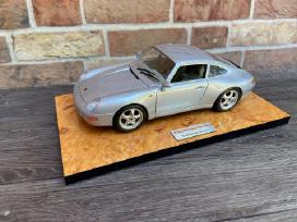 Modeliukas porsche 911 su stendu 1:18 bburago