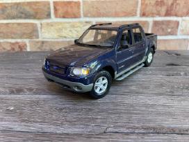 Modeliukas ford explorer 1:18 dzipas american suv