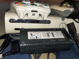 Parduodu Xbox 360 60gb