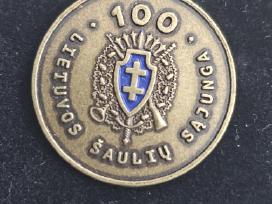 Jubiliejinis šaulių sąjungos ženkliukas dėžutėje.