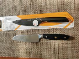 Peilis Fiskars, santoku formos, mažas.