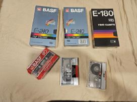 Vhs vaizdo ir audio kasetės naujos supakuotos