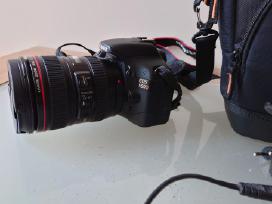 Canon EOS 550d su objektyvu Ef 24-105 mm 1:4 L Is