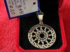 Prabangūs auksiniai Versace, Chanel pakabukai