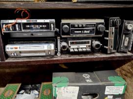 Senovines auto radijos-magnetolos