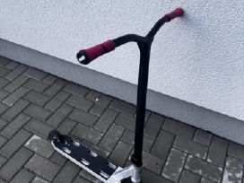 Custom triukinis paspirtukas