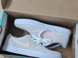 Nauj ioriginalus moteriški Nike SB 38 dydžio kėdai