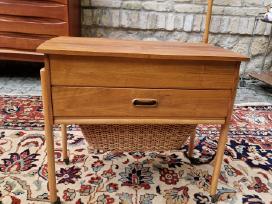 Vintažinis mid century rankdarbių staliukas