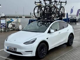 Tesla ir kitų automobilių kelionės priedų nuoma