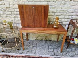 Vintažinis mid century riešutmedžio baro staliukas