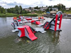 Pripučiamas vandens batutų parkas