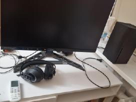 Xbox series x su monitoriu,ausinėm ir vairu