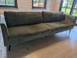 Didelė žalia sofa