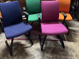 Ergonomiškos modernios biuro kėdės