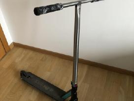 Parduodu Triukinį Paspirtuką, Šalmą ir Apsaugas
