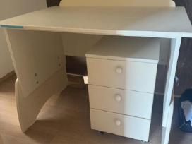 Rasomasis stalas ir ergonomine kede kaina 100€.