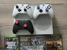 Xbox One S 1tb + controllers