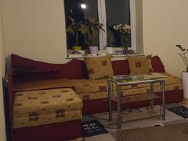 Sofa lova kampas dešinys su pagalvėmis ir staliuku