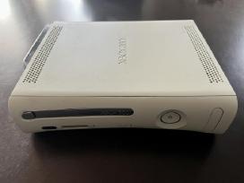 Parduodu žaidimų konsolę X-box 360