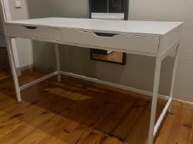 Ikea stalas