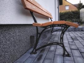 Lauko suolas ąžuolinis, maumedinis.