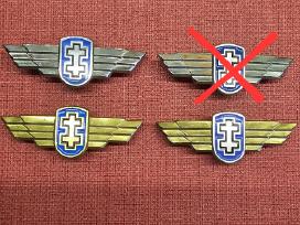 Kop kokardos.