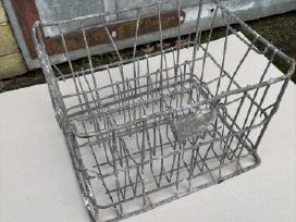 Metalinė butelių dėžė