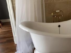Victoria & Albert vonia